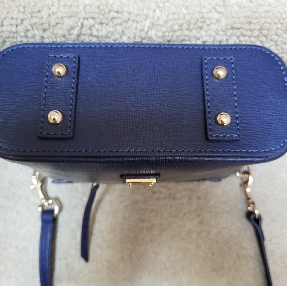 Stunning Dooney and Bourke Leather Crossbody Bag! - Picture 3 of 9